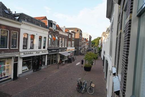 Afbeelding met buitenshuis, hemel, gebouw, raam

Door AI gegenereerde inhoud is mogelijk onjuist.